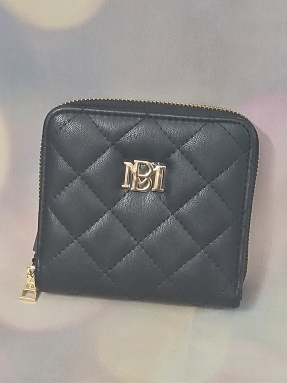 NWT, Badgley Mischka Quilted Black Zip-Around Half. Wallet w/5 CC Slots
